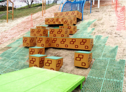 遊具周り　衝撃吸収