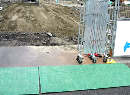 工場現場　出入口